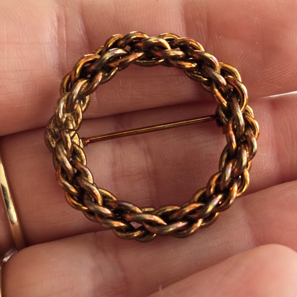 Vintage brooch open circle chain copper tone pin retro - Picture 3 of 9